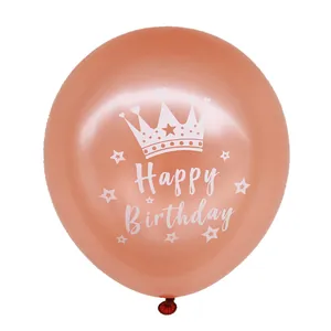 Roségouden ronde latex verjaardagsballon met witte kroon, sterren en Happy Birthday print