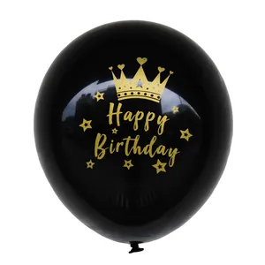 Detail van een zwart en gouden Happy Birthday ballon met kroon- en sterbedrukking