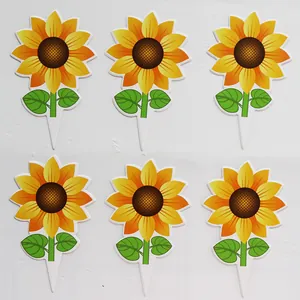 Détail de 6 décorations de gâteau tournesol avec pics floraux jaunes pour fêtes