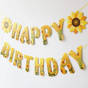 Détail de la bannière Happy Birthday jaune avec motifs de tournesol pour décoration
