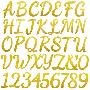 Dettaglio del set completo di lettere e numeri dorati glitterati per striscioni per feste