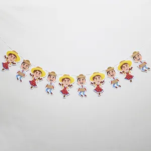 Πολύχρωμη γιρλάντα Festa Junina με χαρακτήρες κινουμένων σχεδίων λαογραφίας