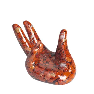 Support en résine en forme de main avec cristaux rouges pour boule ou bijoux