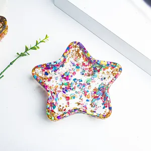 Bandeja de resina en forma de estrella con piedras de cristal y láminas doradas