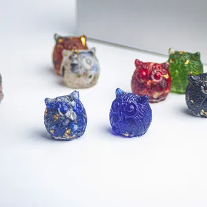 Figuras de búho hechas a mano con piedras de cristal natural y resina de varios colores