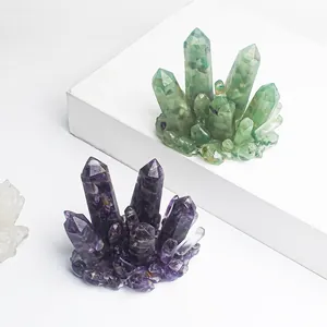 Ornements en résine de grappes de cristal naturel en violet, vert et blanc pur