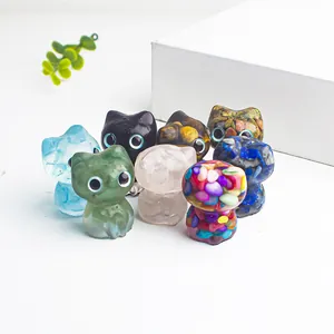 Set mit 8 süßen handgefertigten Katzenfiguren aus Harz mit Naturkristall-Inlays