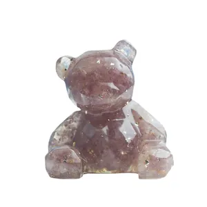 Figurine ours en cristal violet avec feuilles d'or sur fond blanc décoratif