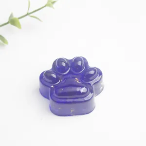 Blauwe hars kattenpoot decoratie met goudfolie voor in huis of als een cadeau