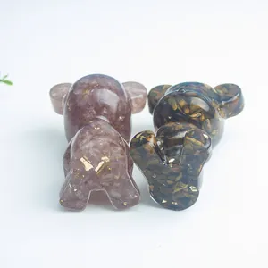 Vue macro montrant les feuilles d'or internes et textures des ours en cristal
