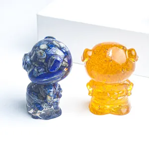 Χειροποίητα ειδώλια γουρουνιών από κρυστάλλινη ρητίνη σε μπλε και κεχριμπάρι χρώμα