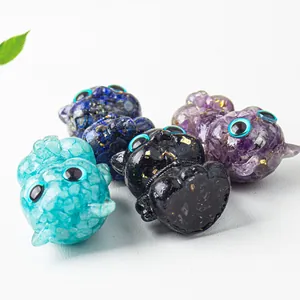 Détails de figurines de chat en résine avec pierres de turquoise, améthyste et feuilles d'or