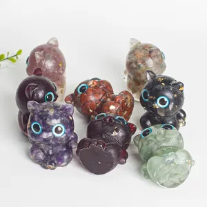 Détails des figurines chat en résine avec cristaux colorés et feuilles d'or