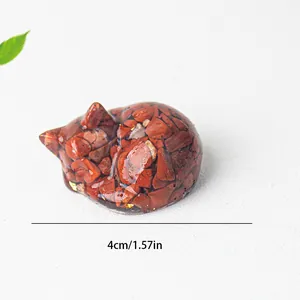 Sleeping cat statue made of red crystal gravel and resin with gold foil, 4cm length