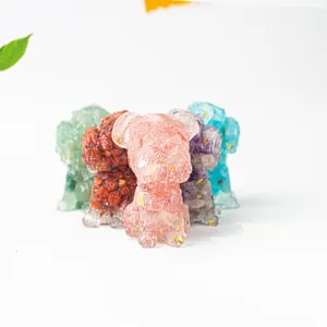 Detail von fünf Mini Schnauzer Figuren aus Kristallharz mit Goldfolien-Fragmenten im Set