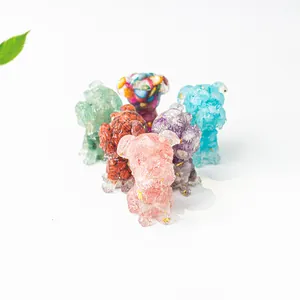 Detailliertes Set von sechs Schnauzer Hundestatuen mit Naturkristallen und Goldfolie