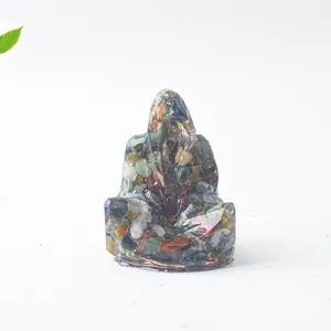 Vista detallada de estatua de Ganesha de resina rellena con piedras de cristal natural