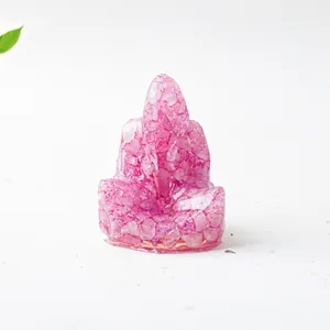Vista detallada de la estatua de Ganesha en resina translúcida y piedras de cristal rosa