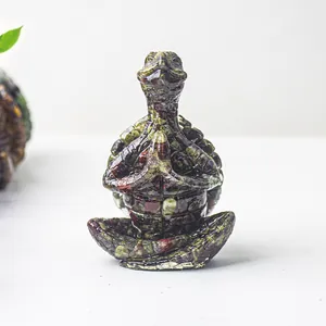Statue de tortue de yoga en méditation avec motifs de pierres de cristal naturel colorées