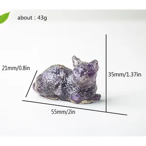 Vista detallada de una figura de gato de amatista púrpura de 55mm por 35mm de tamaño