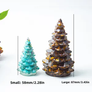 Gedetailleerde vergelijking van kleine en grote kerstboomversieringen in twee formaten