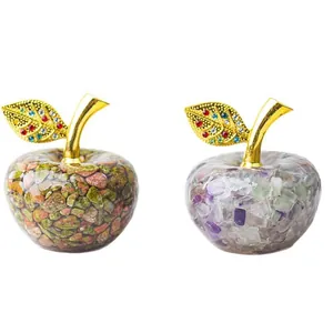 Lot de deux figurines de pommes en résine avec cristaux naturels et détails de feuilles d'or