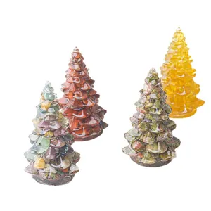 Lot de quatre sapins de Noël en résine avec cristaux et pierres colorées