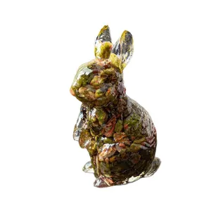 Figurine de lapin moderne en résine avec mousse et gravier pour décoration d'intérieur