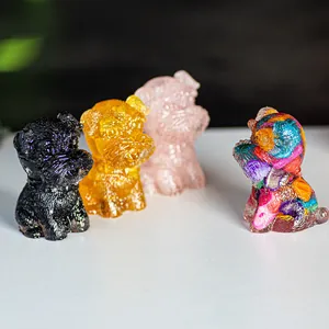 Set mit vier Schnauzer-Figuren aus Harz mit Kristalltexturen und Kunstmustern