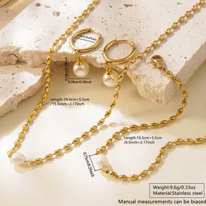 Détails de la parure de bijoux en perles et acier doré avec mesures du collier