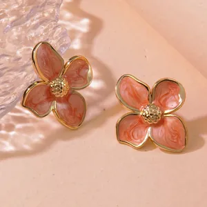 Orecchini a perno a tulipano vintage francese con smalto rosa e dettagli dorati