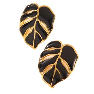 Orecchini a foglia monstera nero e oro con design floreale vintage elegante