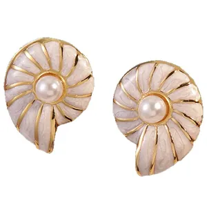 Golden conch earrings with cream enamel finish and centered pearls in sea-themed style
