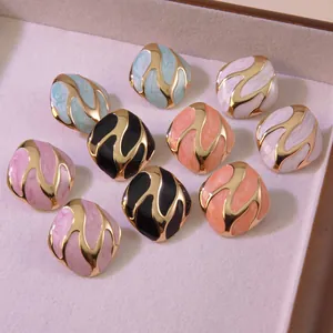 Boucles d'oreilles irrégulières en acier titane avec émail coloré et bordure dorée