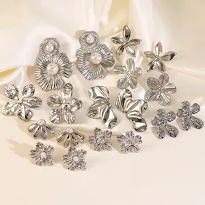 Orecchini a Bottone in Acciaio Inossidabile a Forma di Fiore per Donna Orecchini a Petalo Argento Strutturato Gioielli