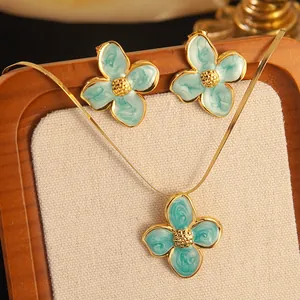 Set gioielli in acciaio inossidabile dorato con collana e orecchini a fiori verdi