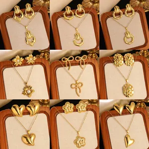 Ensemble de Bijoux Vintage en Acier Inoxydable pour Femmes Plaqué Or Coeur Noeud Fleur Étoile de Mer Collier Pendentif et Boucles d'Oreilles Clous Cadeau de Mode