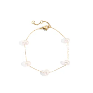 Bracelet en titane plaqué or 18 carats avec cinq perles d'eau douce rondes et fermoir mousqueton