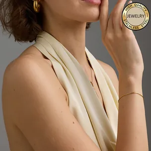 Parure élégante en acier inoxydable doré avec boucles d'oreilles créoles et collier à chaîne