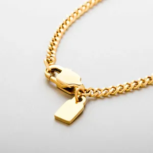 Goldene kubanische Halskette mit Karabinerverschluss und rechteckigem Anhänger zur Gravur