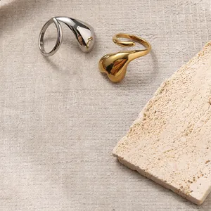 Anelli minimalisti in acciaio inossidabile 18k oro e argento, forma a cuore su pietra