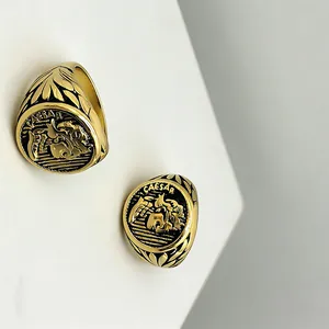 Vintage Caesar Münzring aus goldfarbenem Edelstahl mit eingraviertem Olivenblattmuster