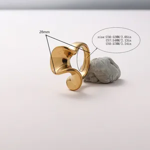 Detail of 18K gold stainless steel wavy ring showing sizing dimensions and size chart