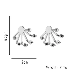 Detalle de pendientes de palma plateados con medidas 1.5x2cm e información peso 2.1g