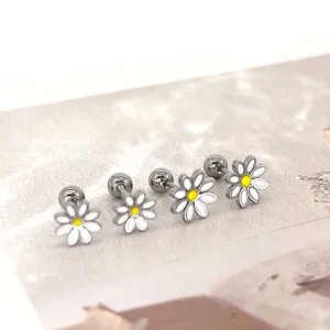 Gänseblümchen-Ohrstecker aus Edelstahl mit Emaille-Blütenblättern und Schraubverschluss