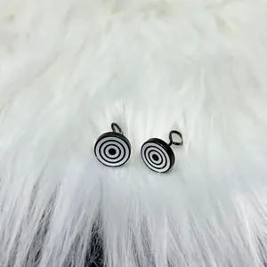 Orecchini a perno minimalisti in acciaio 304 con motivo a spirale retrò nero e bianco