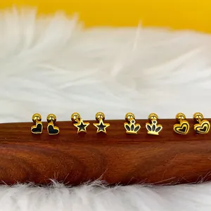 Set de puces d'oreilles en acier inoxydable doré avec motifs cœur et étoile et fermoir à vis