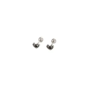 Boucles d'oreilles cœur en acier inoxydable avec fermoir à vis et émail noir élégant