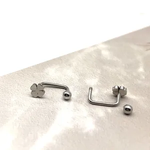Kleeblatt-Ohrstecker aus Titanstahl mit L-förmigem Stab und Schraubverschluss-Schmuck