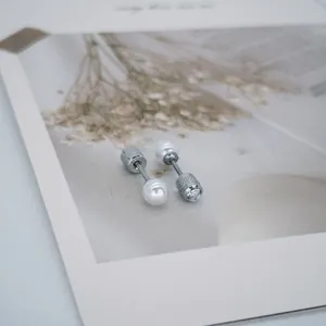 Boucles d'oreilles perles en acier inoxydable poli avec fermoir à vis et zircone cubique